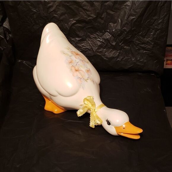 Vintage Pair of Large Porcelain Ducks w/Floral Design - Picture 7 of 11